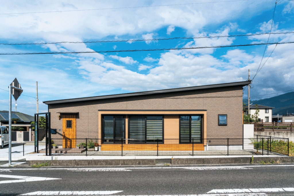 バイクガレージのある平屋の家｜施工事例｜四国中央市・新居浜市の新築一戸建て・注文住宅なら｜CreateHome